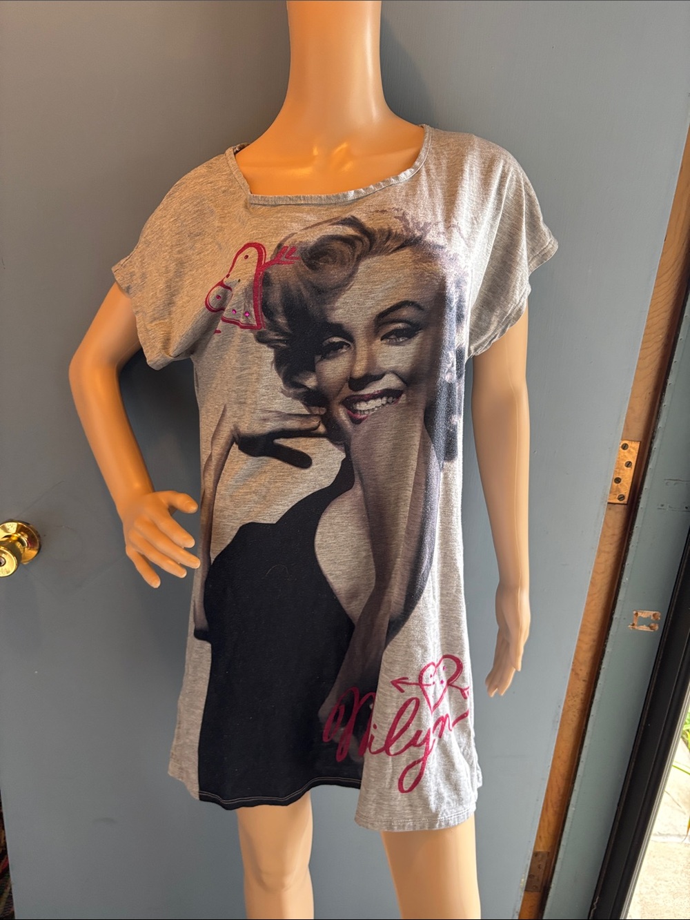 Vintage Marilyn Monroe Gray Short Sleeve Graphic dress shirt with Pink Script